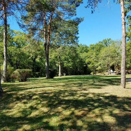 Les Tourterelles Et Mobilhomes * Tourtoirac