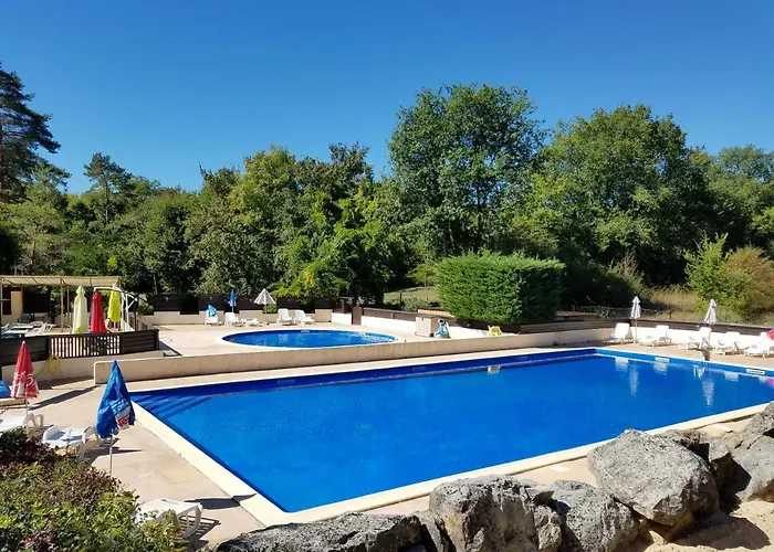 Camping Les Tourterelles Chalets Et Mobilhomes *