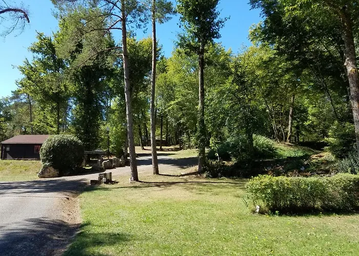 Camping Les Tourterelles Chalets Et Mobilhomes * Tourtoirac