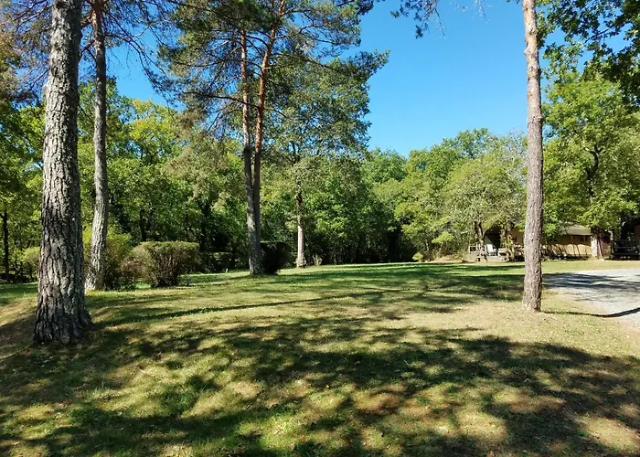 Camping Les Tourterelles Chalets Et Mobilhomes * Tourtoirac