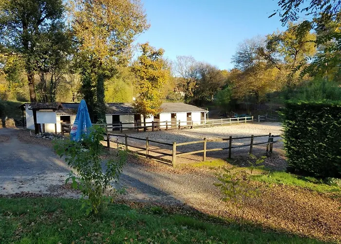 Campsite Camping Les Tourterelles Chalets Et Mobilhomes *