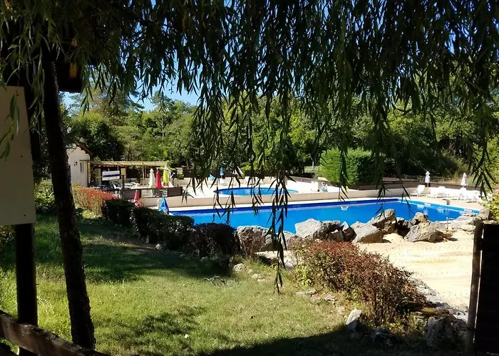 Campsite Camping Les Tourterelles Chalets Et Mobilhomes Tourtoirac
