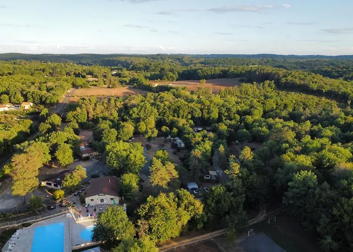 Campsite Camping Les Tourterelles Chalets Et Mobilhomes